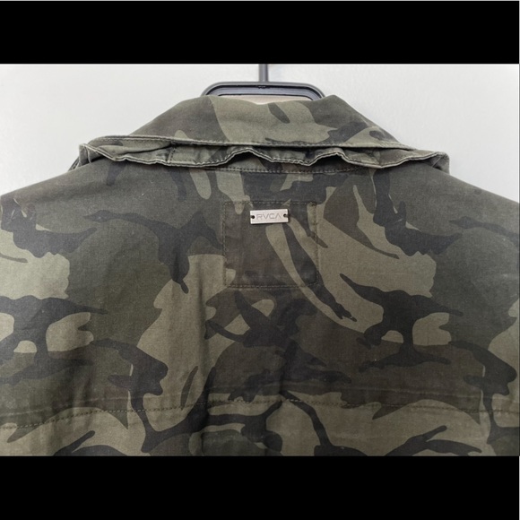 RVCA camo jacket // Brand new- never worn! - Picture 3 of 3